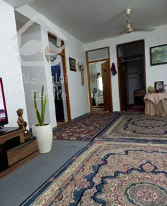 واحد طبقه اول کرسی بلند