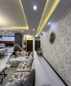 124مترگلستان خ اردیبهشت  واحد جلو پارکینگ 3خواب