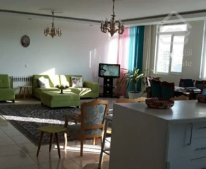 74 متر / کم واحد / رو به آفتاب مستقیم با 5تا پنجره