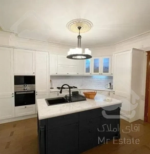 130 متری / ۳خواب / پارکینگ سندی/ تاپ لوکیشن