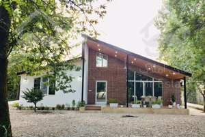 اجاره ویلاباغ زیباو وسیع درمکانی دنج با امنیت بالا