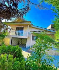 ویلا باغچه نیم پیلوت نما آجر ۲۱۰ م شهرکی سندتکبرگ