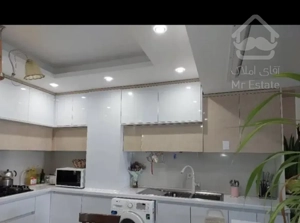 آپارتمان۱۰۰ متری/طبقه سوم/مشتاق خیابان بازارچه