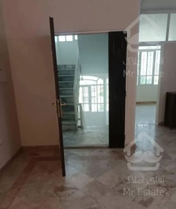 ۹۵ متری در پیروزی، نجف پور