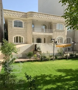 ۷۰۰ متر ویلایی / بر خیابان اصلی شهرک غرب