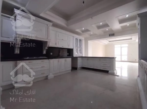 155 متری در پاسداران غرق نور