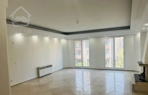 پاسداران ۱۱۵ متر ۲ خواب نورگیر بدون مالک