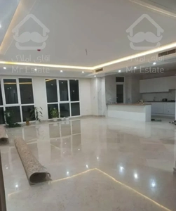 ٢٢٠ متر سه خوابه غرق در نور