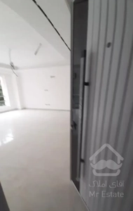 واحد ۱۰۰ متری آزادگان کلیدنخورده