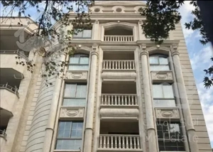 ساختمان ویلایی واقع در میرداماد(کوی دادگستری)