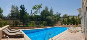 ۲۰۰ متر ویلایی استخر فعال۳ خواب ۲ پارکینگ بی نظیر