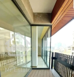 عمارتی مجلل در بام کاخ