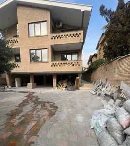 ۷۰۰ متر ویلایی / تاپ لوکیشن / شهرک غرب
