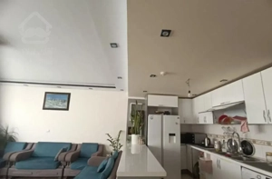 ۹۳ متر شهپریان