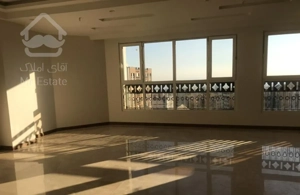 ۱۲۴ متر در پونک/ غرق نور  با نقشه ای مثال زدنی