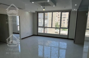 ۷۸متر/طبقه آخر/سالن پرده خور