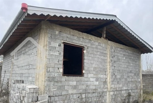 ویلا نیمه کاره 200 متری با امتیازات