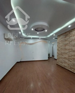 ۴۸متر/نورگیر/خوش نقشه/پارکینگ سندی