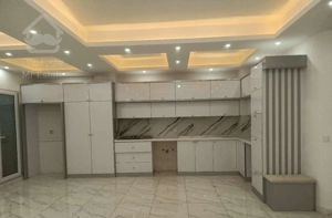 واحد ۱۲۱متری / طبقه ۲/کلید نخورده / ۲ خواب/ معلم