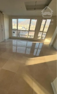 آپارتمان ۸۹ م/رو به افتاب/سالن پرده خور/ورزی شمالی