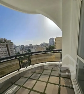 ۱۴۵ و ۱۵۰ متر پاسداران/۵ساله/لابی من/غرق نور