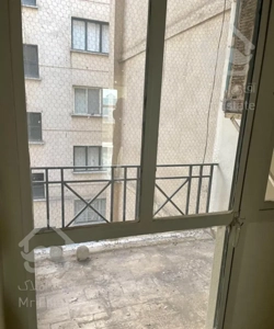 ۸۳ متر  یک خوابه