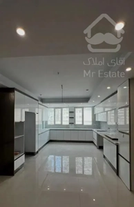 ۱۴۰متر۳خواب/لوکیشن لاله ها/غرق در نور/درحدکلیداول