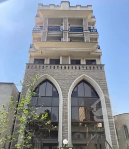 ۲۴۰ متر بر ۱۱ با ۴۰۰ متر بنای شیک روی پیلوت