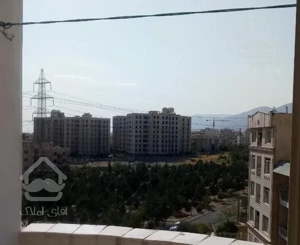 ۸۱ متر ۲ خواب اشرفی اصفهانی خ باهنر