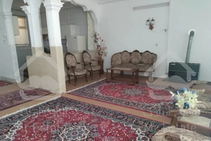 اجاره ویلا با باغچه و حیاط همکف