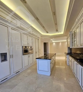 ۳۰۰ متر ۳ خواب  فول مشاعات   ( فرعی های علی حسینی)