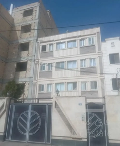 ۸۰ متر دانشجوی ۳