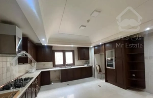 دربند ۲۰۰ متر نورگیر از ۲ جهت دارای ۳ پارکینگ