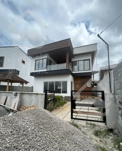 وازیوار ویلا نوساز ۲۲۰ متر طرح روف