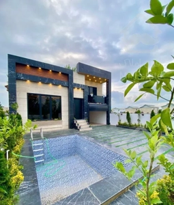 ویلانیم پیلوت مدرن استخردارداخل شهرک برند