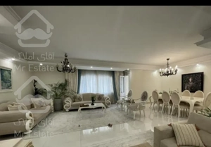 ۱۰۵ متر / سالن پرده خور / چهار باغ شرقی