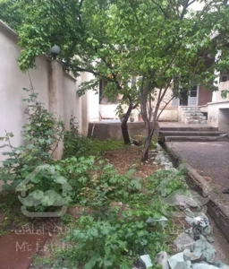 خانه حیاط دار ۳۲۰ متر با بنای ۱۴۰ متر