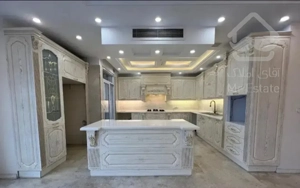 ۲۱۰متری روبه افتاب ۲پارکینگ کلید نخورده شیک و مرتب