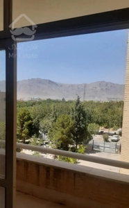 آپارتمان ۱۴۰ متری بازسازی شده سپاهانشهر