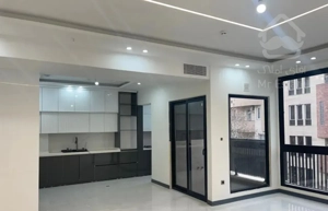 ۱۸۰ متر/ همکف حیاط دار/ فرخی/ نوساز