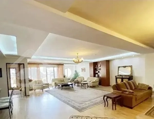 ۱۰۰متر/چهار باغ/ غرق نور/ پنجره قدی/سرمایه گزاری