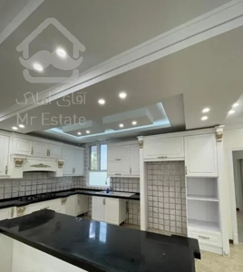 اپارتمان۱۳۰ متری ۳ خوابه در شهرک محلاتی نوساز