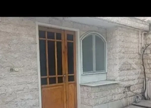 فرمانیه سویت ۲۴ متری در حیاط نقللی