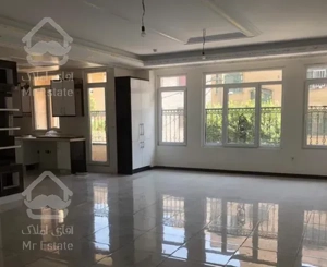 ۱۰۶ متر،سالن یک تکه پرده خور،غرق نور