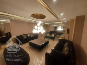 ۹۰ متر فول امکانات رو به آفتاب سالن پرده خور