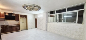 آپارتمان ۷۰ متری ۲ خواب طبقه ۱ راه جدا کوچه ۸ متری