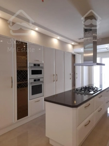 گلهای جردن‌. ۲۱۵متر ۳خواب مستر. ۴پارکینگ سندی. دید کوه