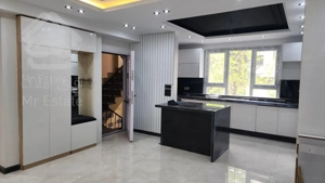 133 متر ( 3 خواب / تک‌واحدی / نوسازی شده ) فروشنده/سعادت آباد