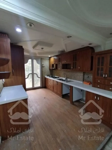 ۸۰ متر/۲ خواب/بالا همکف/چهارباغ