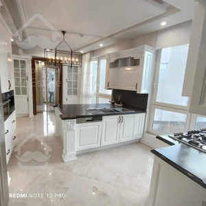 شهرک غرب ۱۳۰متر/۳خواب/۳ساله/کم واحد